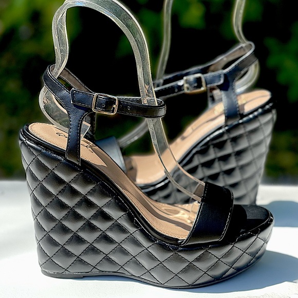 Size 8.5 Last Chance Qupid Black Quilted Faux Leather Ankle Strap Platform Wedge - Picture 4 of 11
